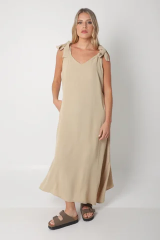 Vestido NISSI LISO AMPLIO de creppe c/ Tiras y Bolsillos - Vista 5