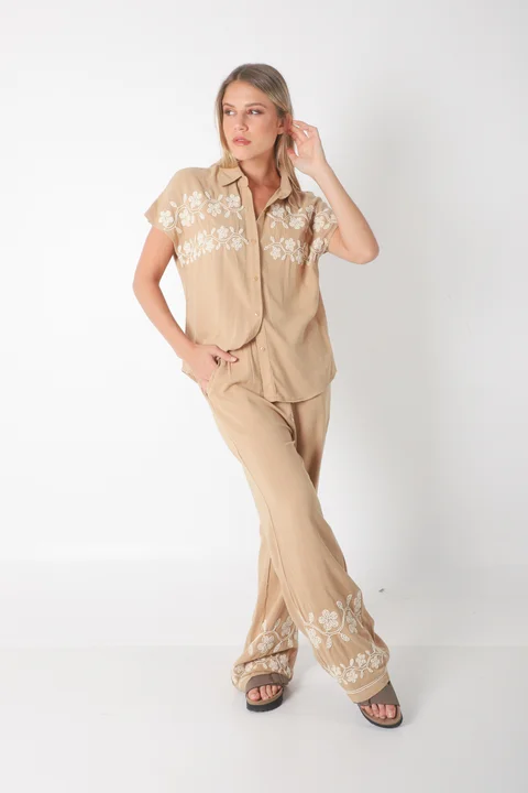 Conjunto GINEVA LINO C/Bordado GUK70152/70153