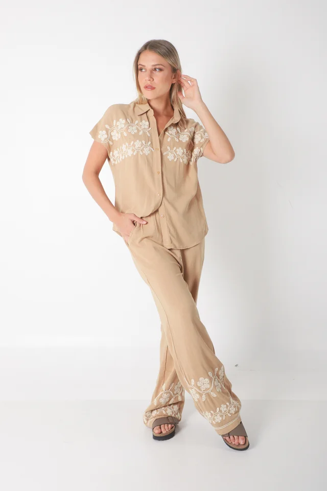 Conjunto GINEVA LINO C/Bordado GUK70152/70153