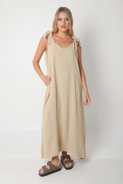 Vestido NISSI LISO AMPLIO de creppe c/ Tiras y Bolsillos