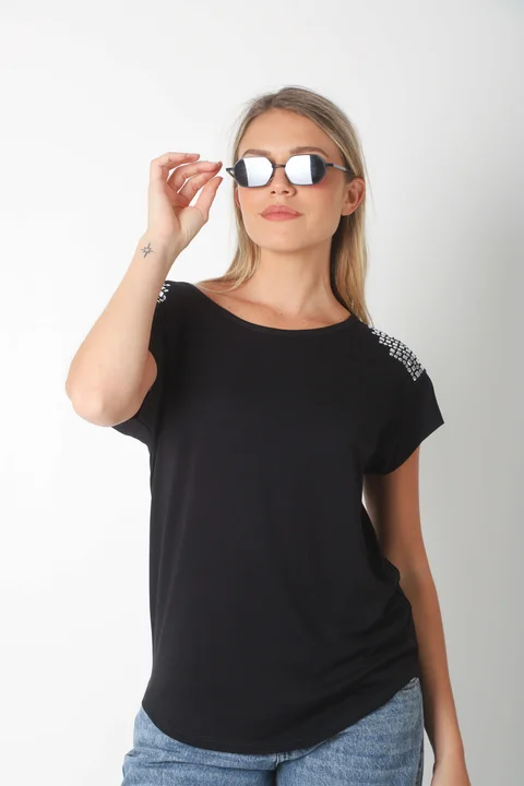 Remera Alyssa Viscosa Lycra con Tachas