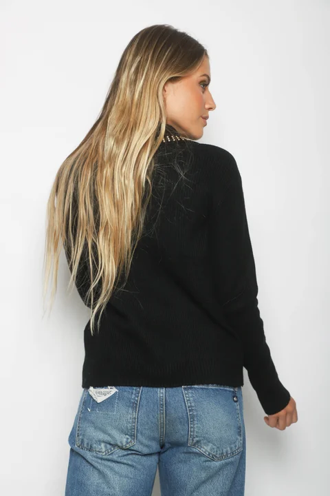 Sweater BONJOUR Tipo Chomba C/ Tachas en Cuello GUL652