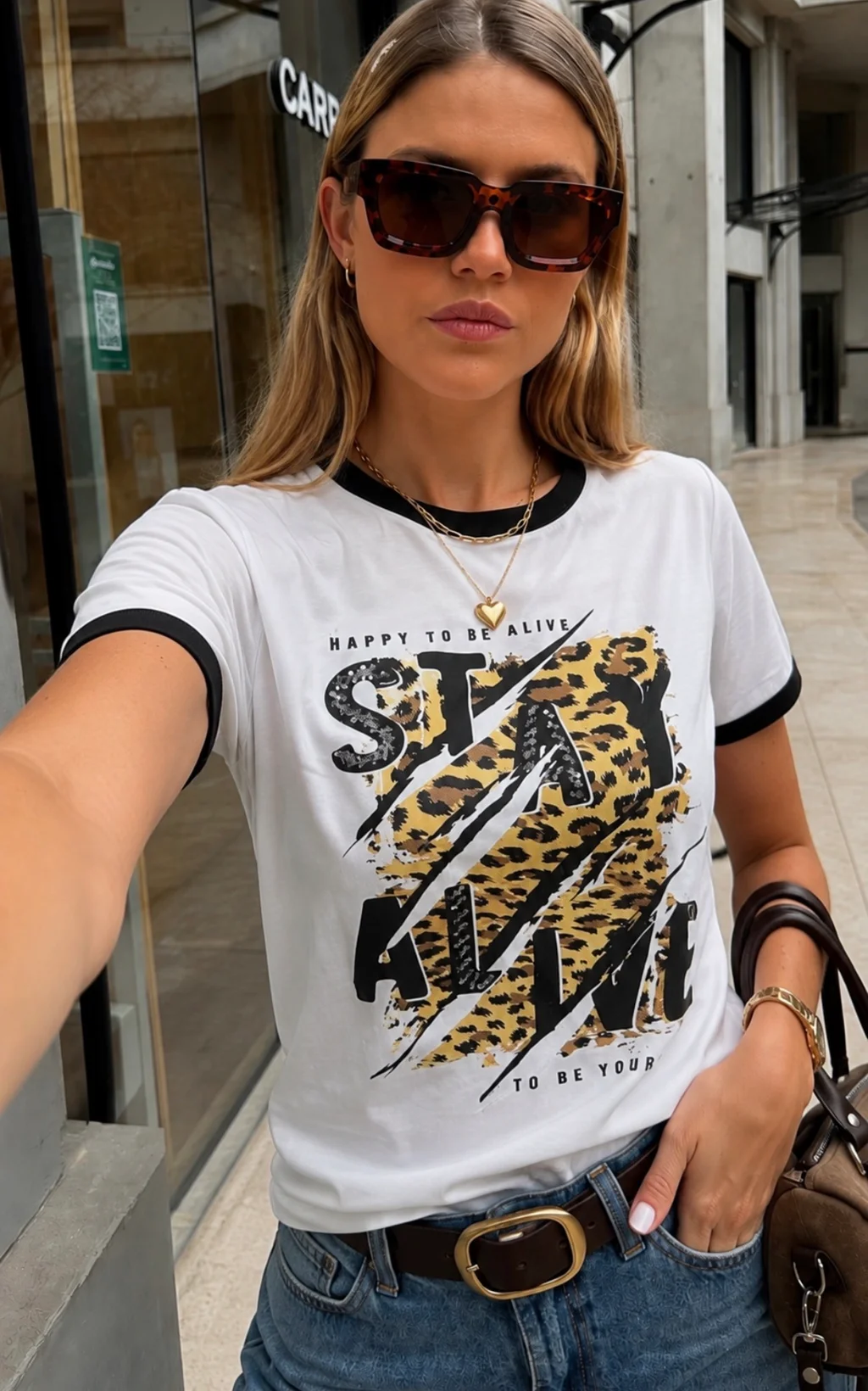 Remera STAY ALIVE c/ piedras  GU15803