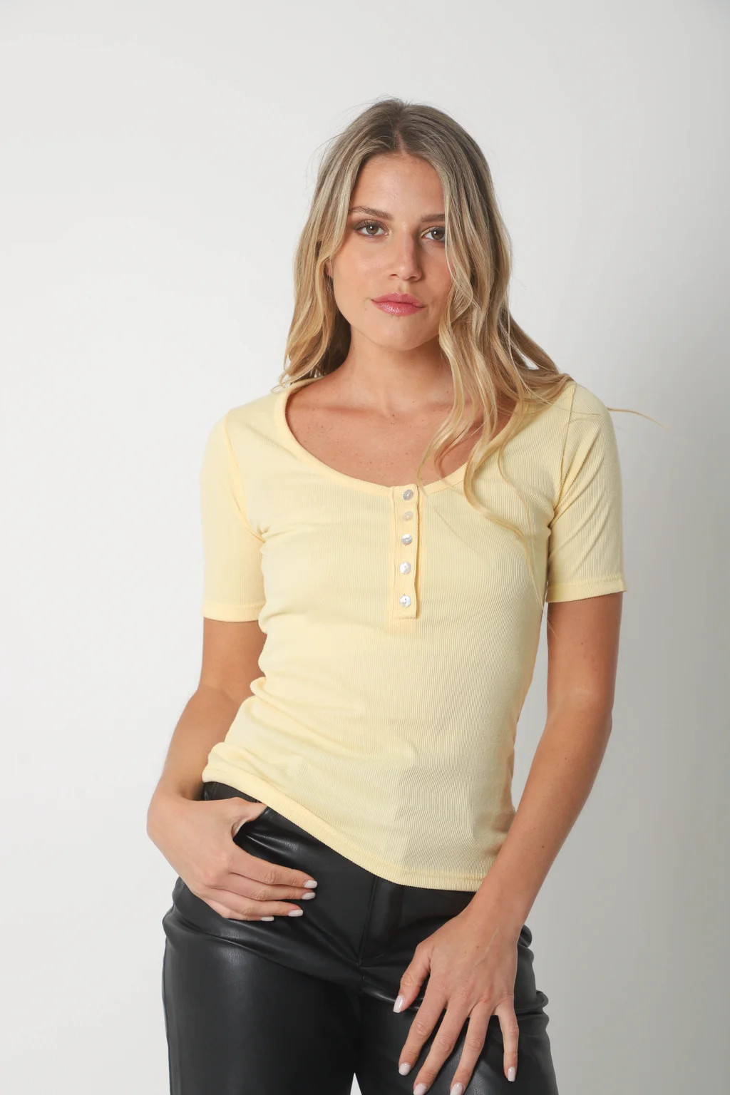 Remera Kyara Morley Abotonada