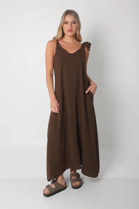 Vestido NISSI LISO AMPLIO de creppe c/ Tiras y Bolsillos