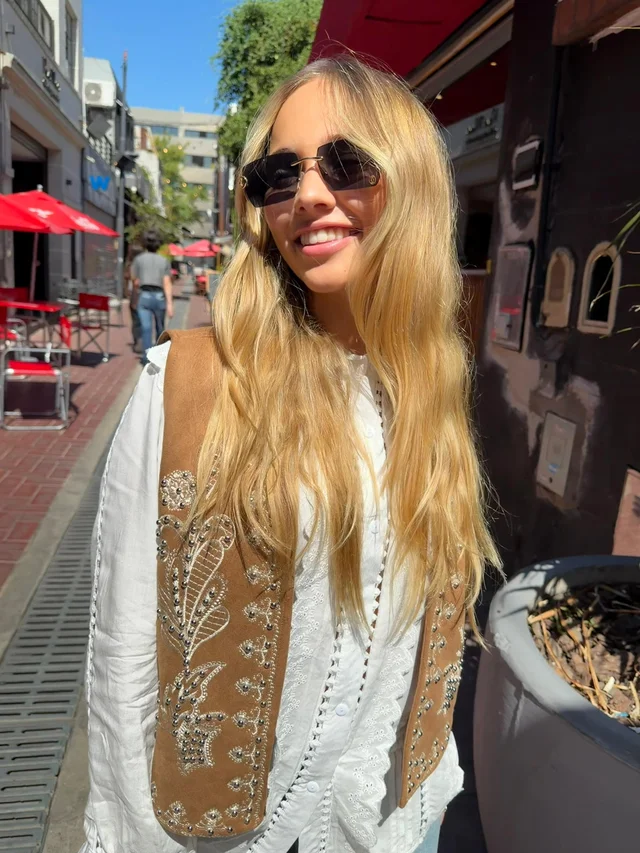 Chaleco MONTANI Gamuza Bordado GU562