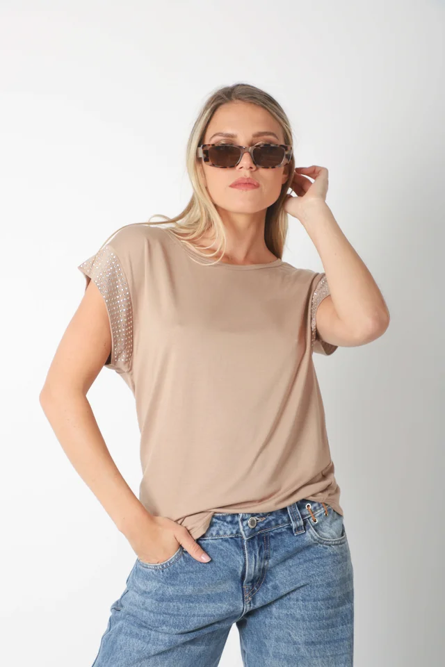 Remera KILIM de Modal Viscosa c/ Tachas en Mangas