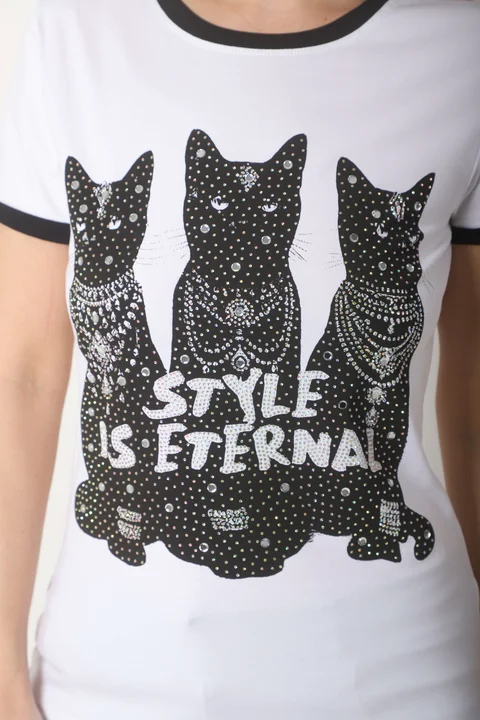 Remera STYLE IS ETERNAL c/strass GU7478