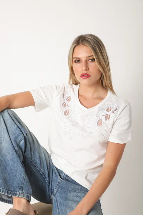 Remera FLOR BORDADA TULL STRASS GUK70031