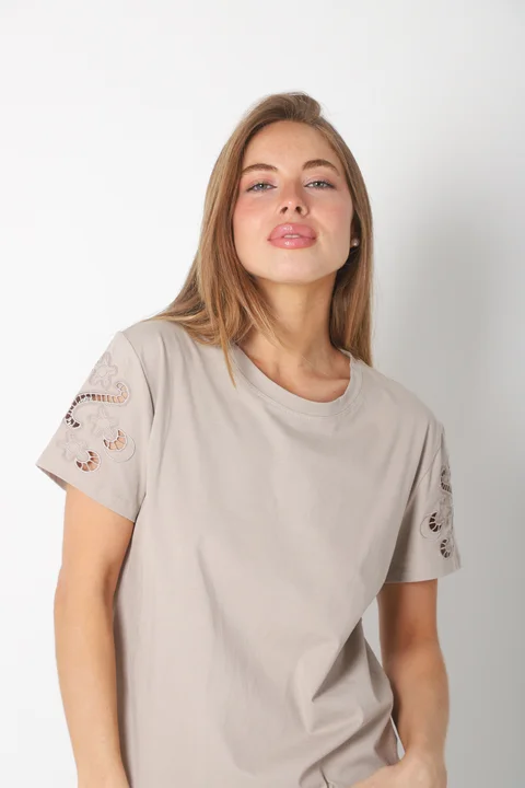 Remera Fenix c/ Mangas Bordadas GU23519