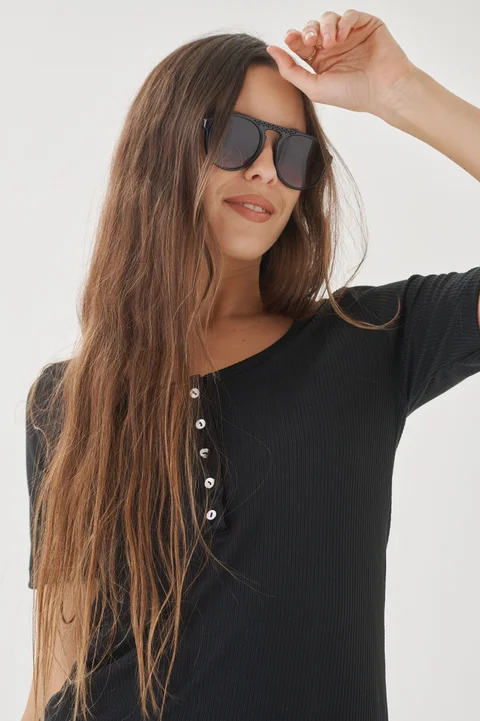 Remera Kyara Morley Abotonada