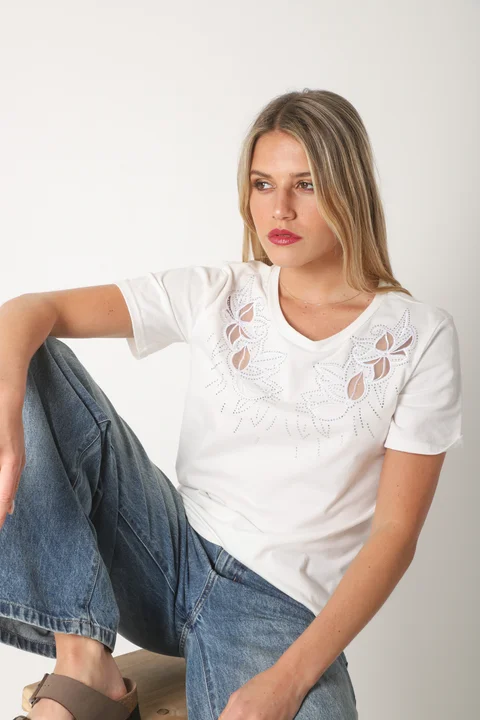 Remera FLOR BORDADA TULL STRASS GUK70031