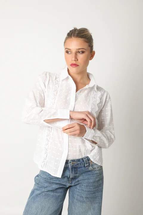 Camisa BEZZ Bordada Con Guipiur GUK70195