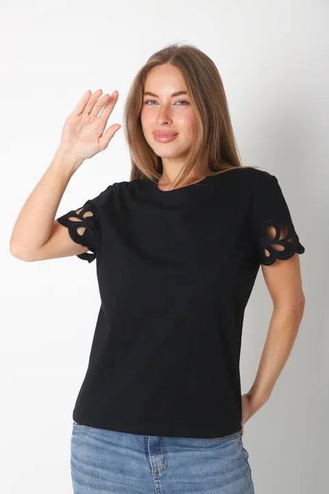 Remera GANNHA C/ Bordado en Mangas GU23520