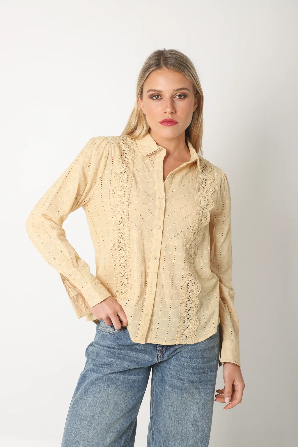 Camisa BEZZ Bordada Con Guipiur GUK70195