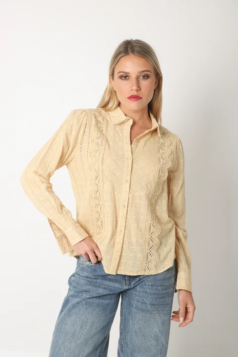 Camisa BEZZ Bordada Con Guipiur GUK70195