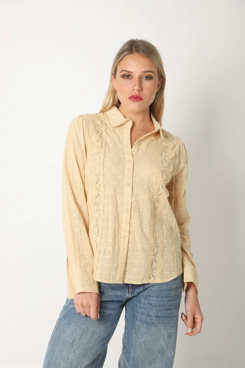 Camisa BEZZ Bordada Con Guipiur GUK70195