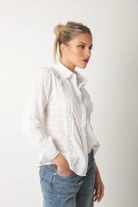 Camisa BEZZ Bordada Con Guipiur GUK70195