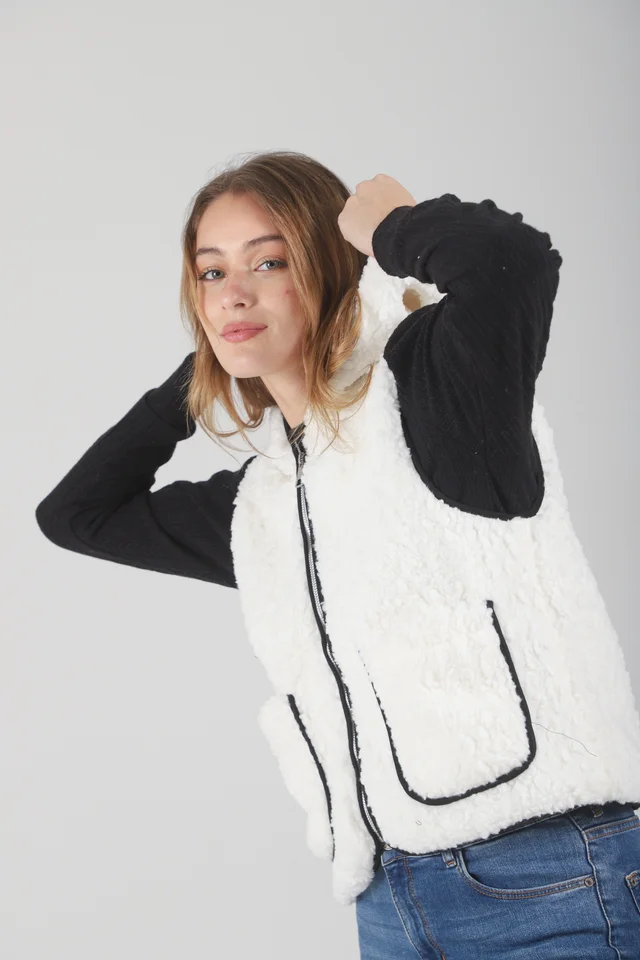 Chaleco Otawa Corderito Forrado C/ Bolsillos y Capucha GU70069