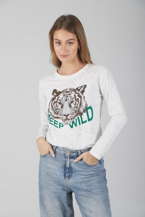 Remera KEEP WILD Batik con strass GU5126