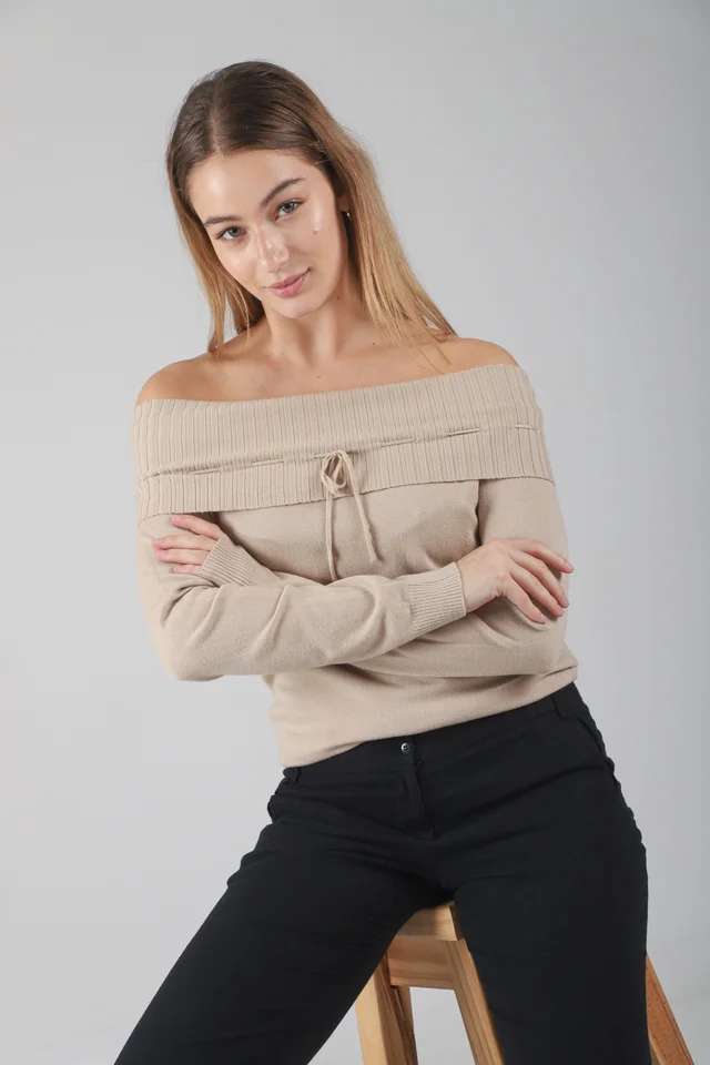 Sweater Kity Bremer Cuello Bote c/ Tira GU665