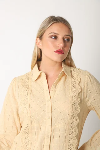 Camisa BEZZ Bordada Con Guipiur GUK70195 - Vista 3