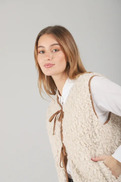 Chaleco Swiss Corderito c/ Tiras y Bolsillos GUK70068