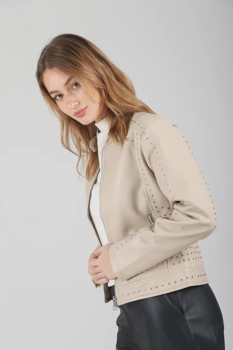 Campera Atenas Ecocuero con Tachas GU78305