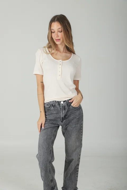 Remera Kyara Morley Abotonada