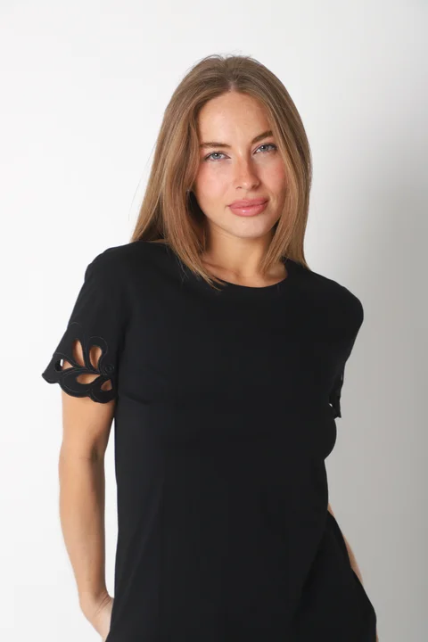 Remera GANNHA C/ Bordado en Mangas GU23520