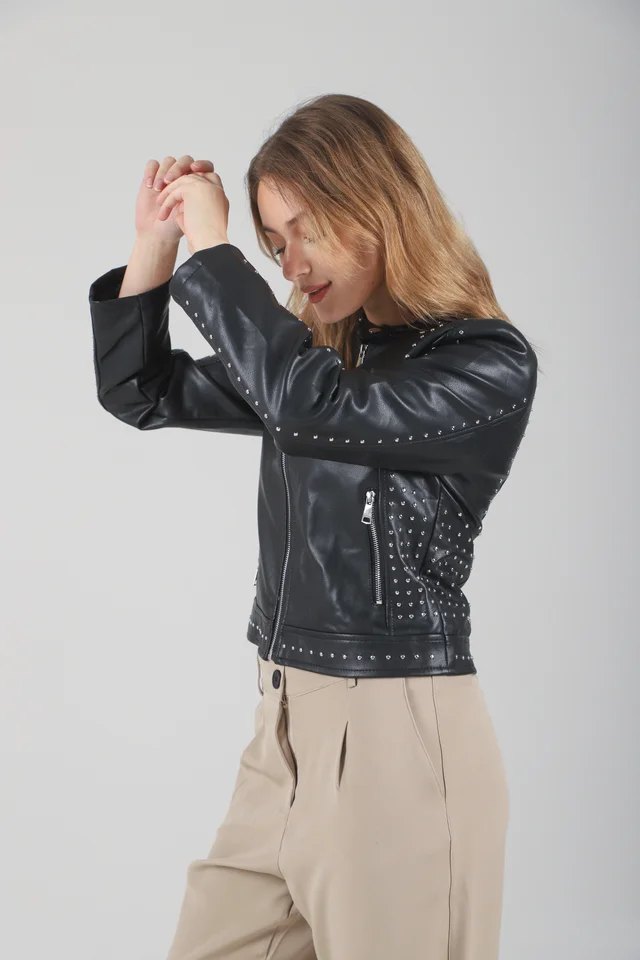 Campera Atenas Ecocuero con Tachas GU78305