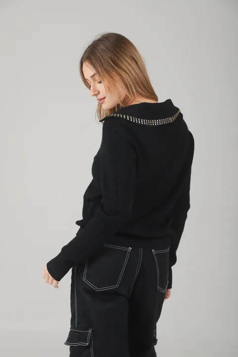 Sweater Bonjour Tipo Chomba C/ Tachas en Cuello GUL652