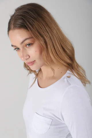 Remera Bolsillo y Boton en Hombros de Algodon - Vista 1