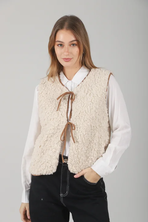 Chaleco Swiss Corderito c/ Tiras y Bolsillos GUK70068