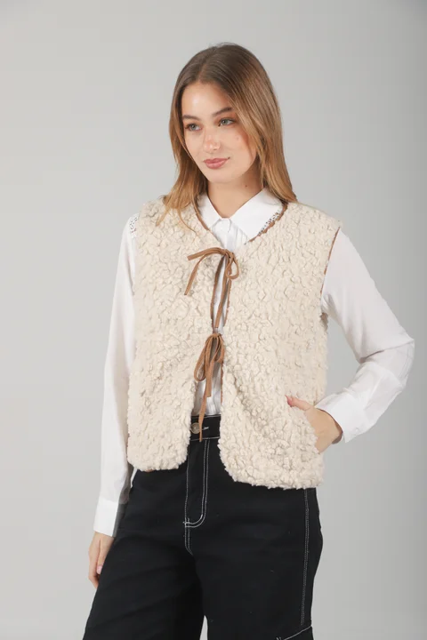 Chaleco Swiss Corderito c/ Tiras y Bolsillos GUK70068