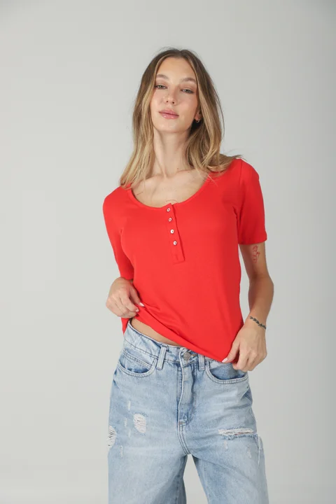 Remera Kyara Morley Abotonada