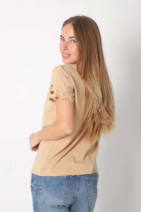 Remera GANNHA C/ Bordado en Mangas GU23520