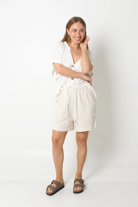 Short AKRE LINO Con Cordon y Bolsillos GUC49