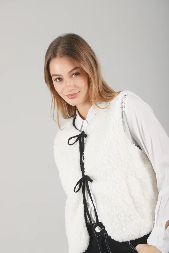 Chaleco Swiss Corderito c/ Tiras y Bolsillos GUK70068