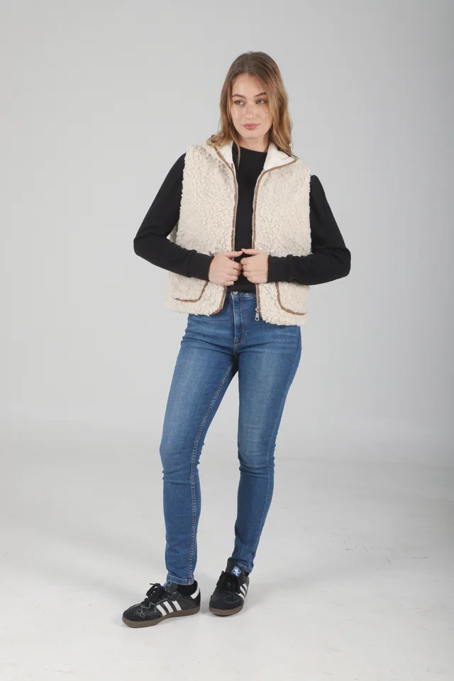 Chaleco Otawa Corderito Forrado C/ Bolsillos y Capucha GU70069