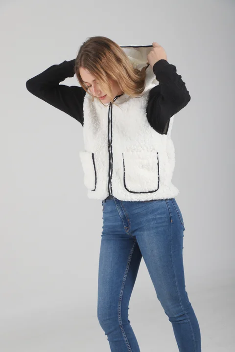 Chaleco Otawa Corderito Forrado C/ Bolsillos y Capucha GU70069