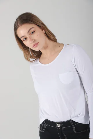 Remera Bolsillo y Boton en Hombros de Algodon - Vista 3