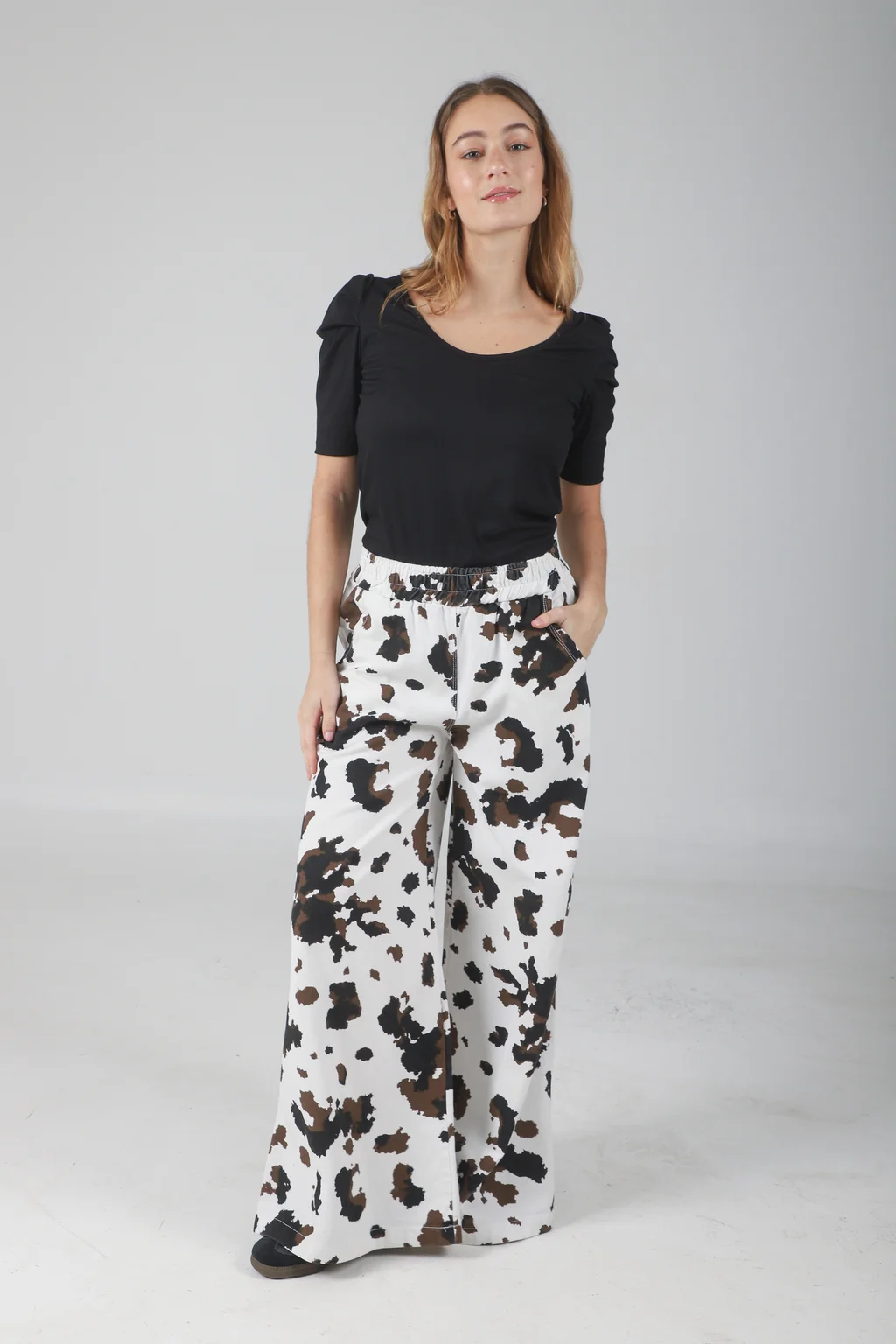 Pantalon Vaca Ancho de Gabardina con Bolsillos