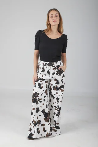 Pantalon Vaca Ancho de Gabardina con Bolsillos - Vista 1