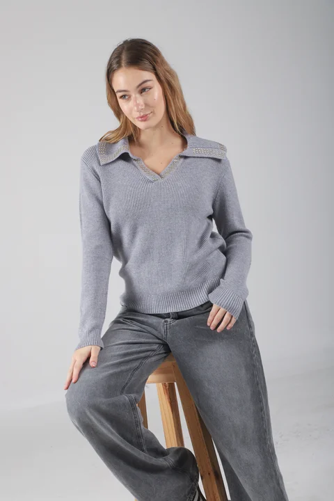 Sweater Bonjour Tipo Chomba C/ Tachas en Cuello GUL652