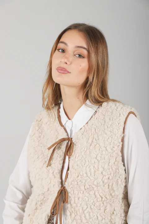 Chaleco Swiss Corderito c/ Tiras y Bolsillos GUK70068