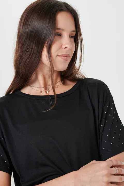 Remera Muaa Black Creppe Manga con Tachas