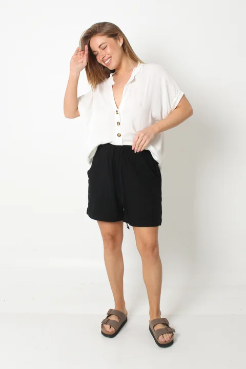 Short AKRE LINO Con Cordon y Bolsillos GUC49