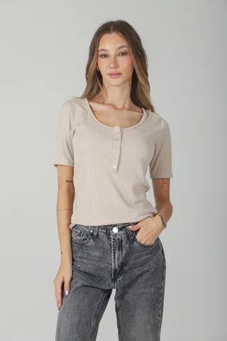 Remera Kyara Morley Abotonada - Vista 1