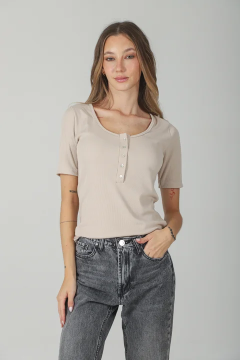 Remera Kyara Morley Abotonada